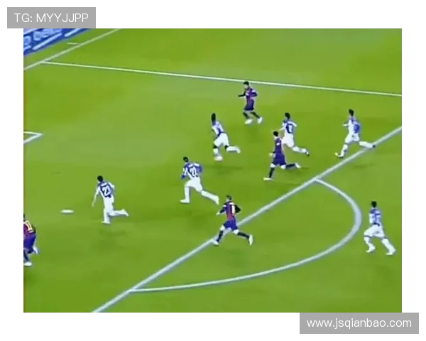 巴萨后防表现下滑,防守稳定性的问题正逐渐成为影响球队成绩的瓶颈。 巴萨后防表现下滑,防守稳定性的问题正逐渐成为影响球队成绩的瓶颈。