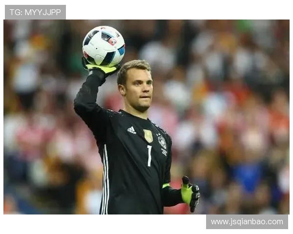 诺伊尔：从门将到清道夫的战术角色演变分析